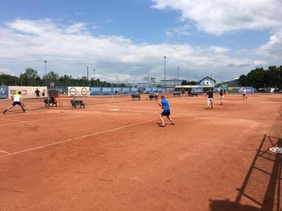 Tennis im Freien darf gespielt werden